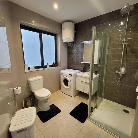 1 Bedroom With A View *