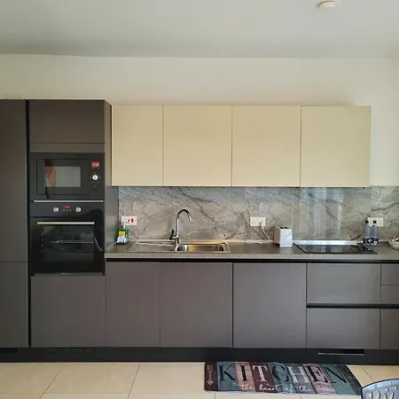 1 Bedroom With A View Апартаменты *