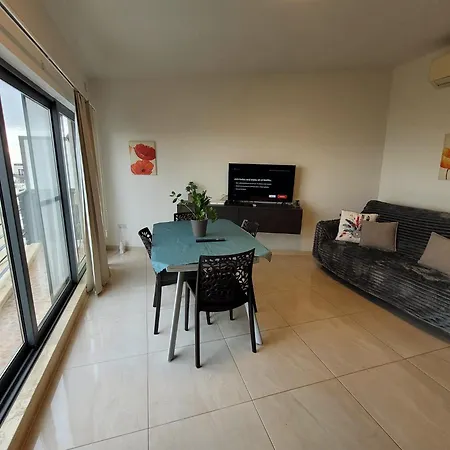 1 Bedroom With A View *