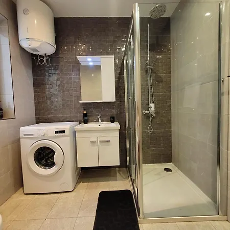 1 Bedroom With A View דירה